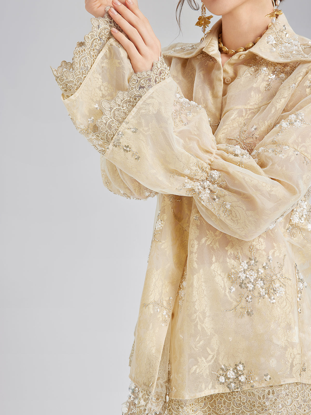 Pullu Boncuk Nakışlı Organze Bluz