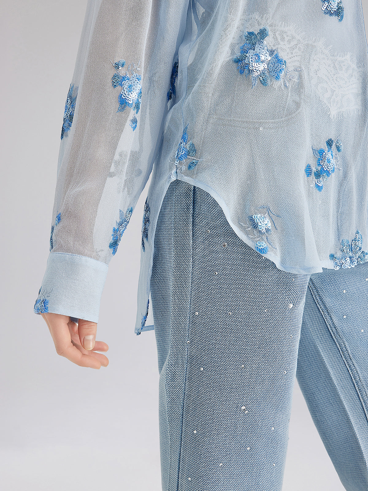 İpek Çiçek Nakışlı Gömlek