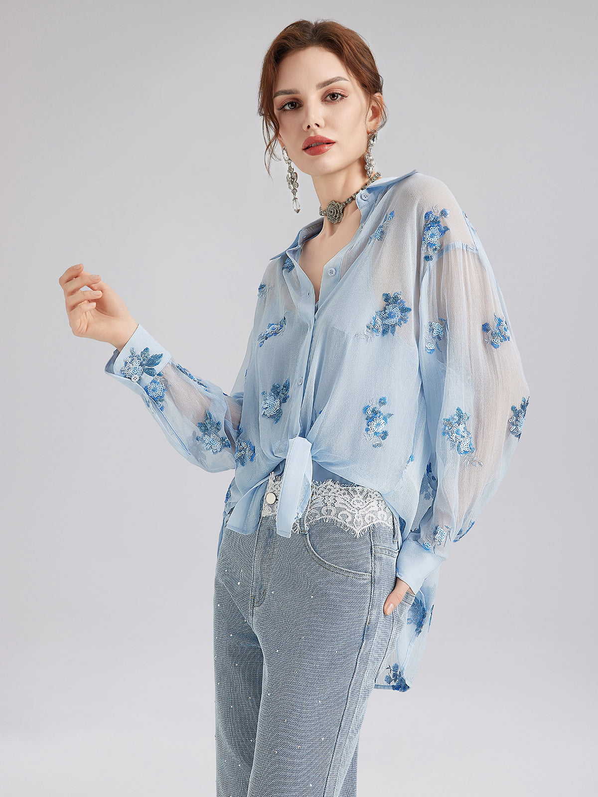 İpek Çiçek Nakışlı Gömlek