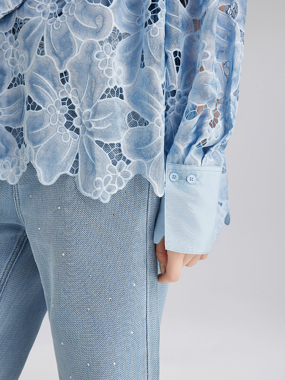 Asimetrik Yaka Boyalı Çiçekli Gömlek