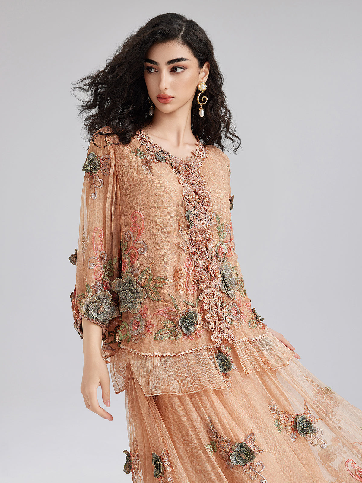 El Yapımı 3 Boyutlu Çiçekli İpek Bluz