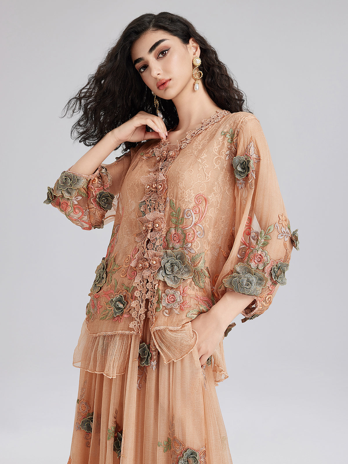 El Yapımı 3 Boyutlu Çiçekli İpek Bluz