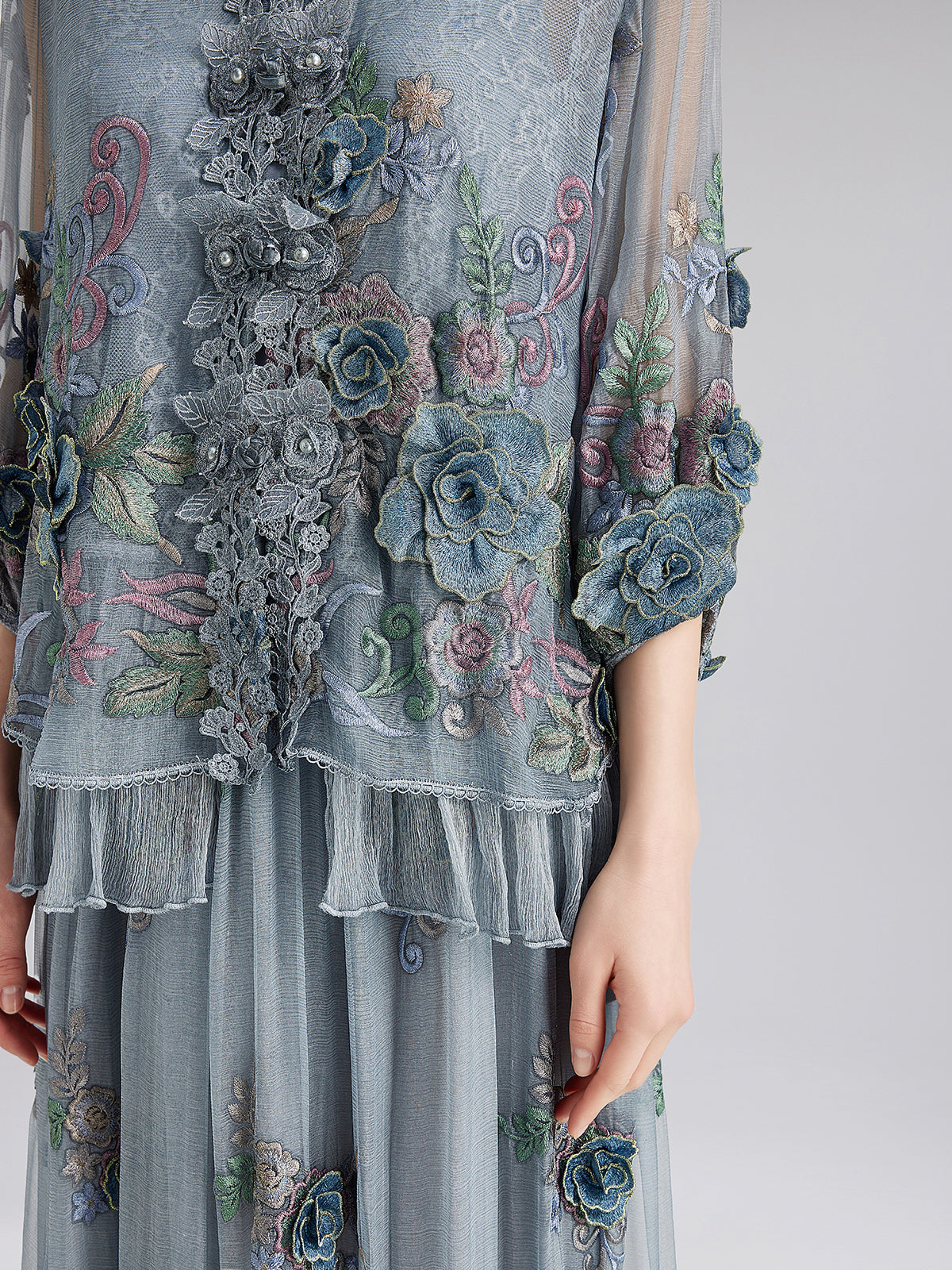 El Yapımı 3 Boyutlu Çiçekli İpek Bluz