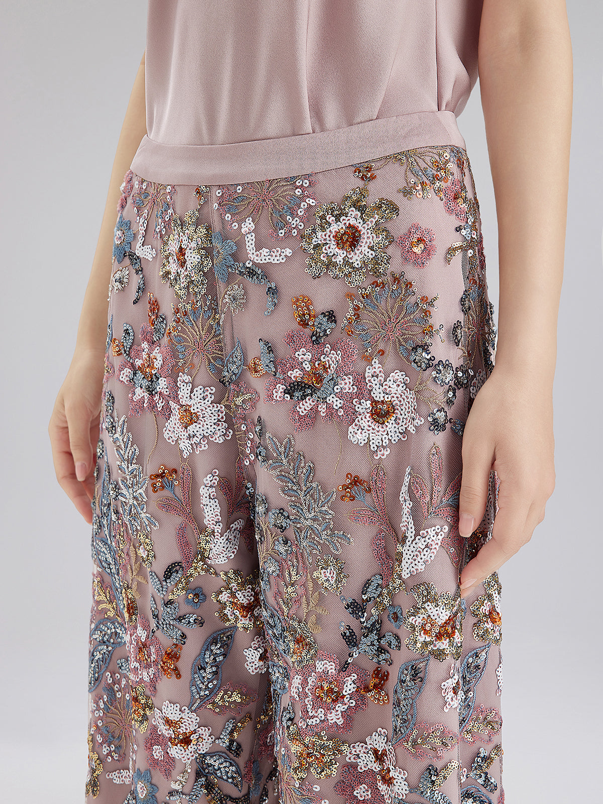 Çok Renkli Pullu Nakışlı Pantolon