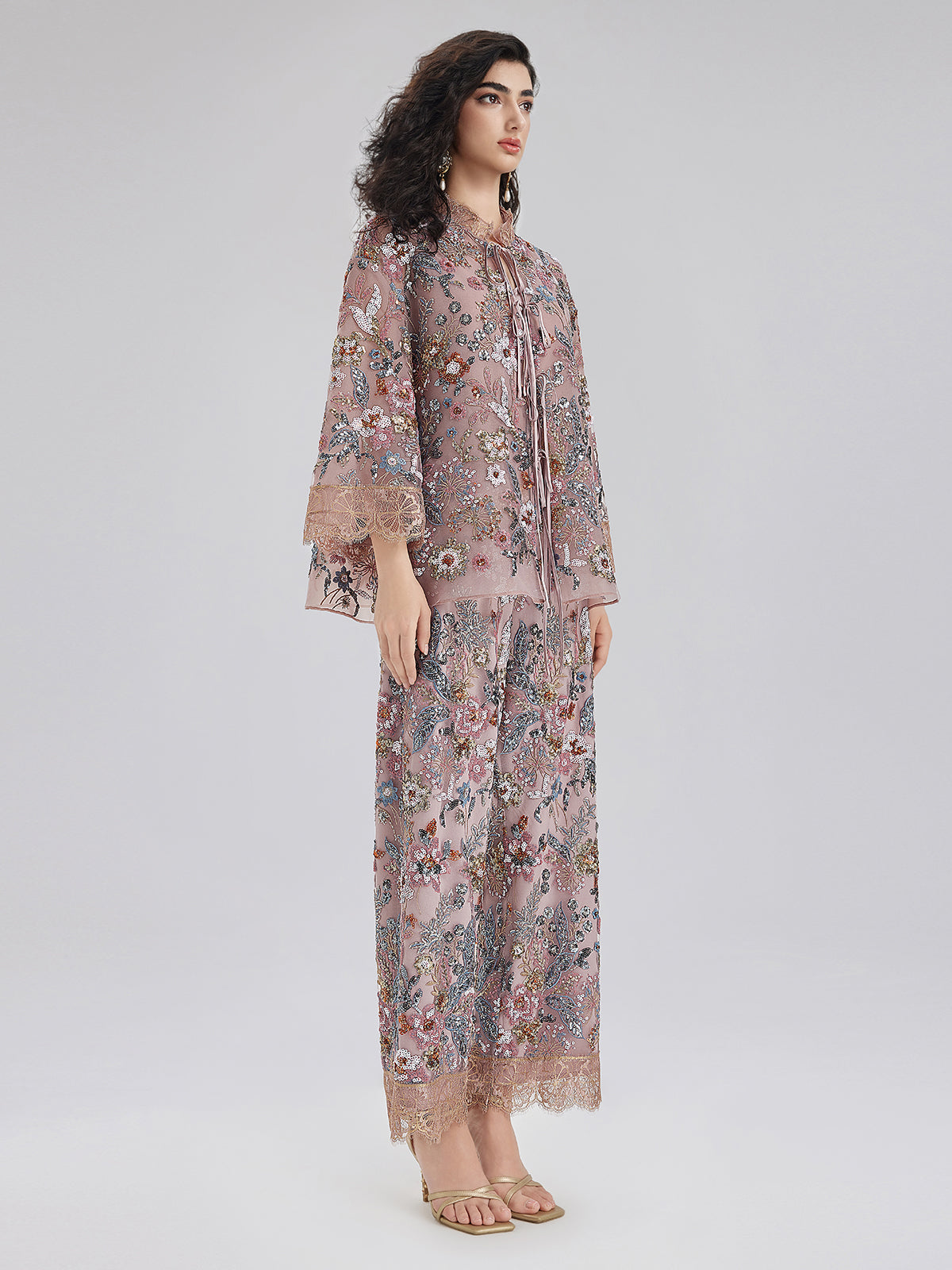 Çok Renkli Pullu Nakışlı Bluz