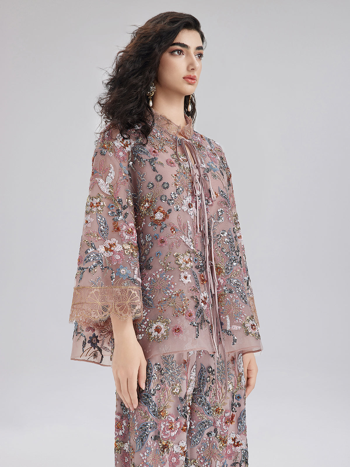 Çok Renkli Pullu Nakışlı Bluz