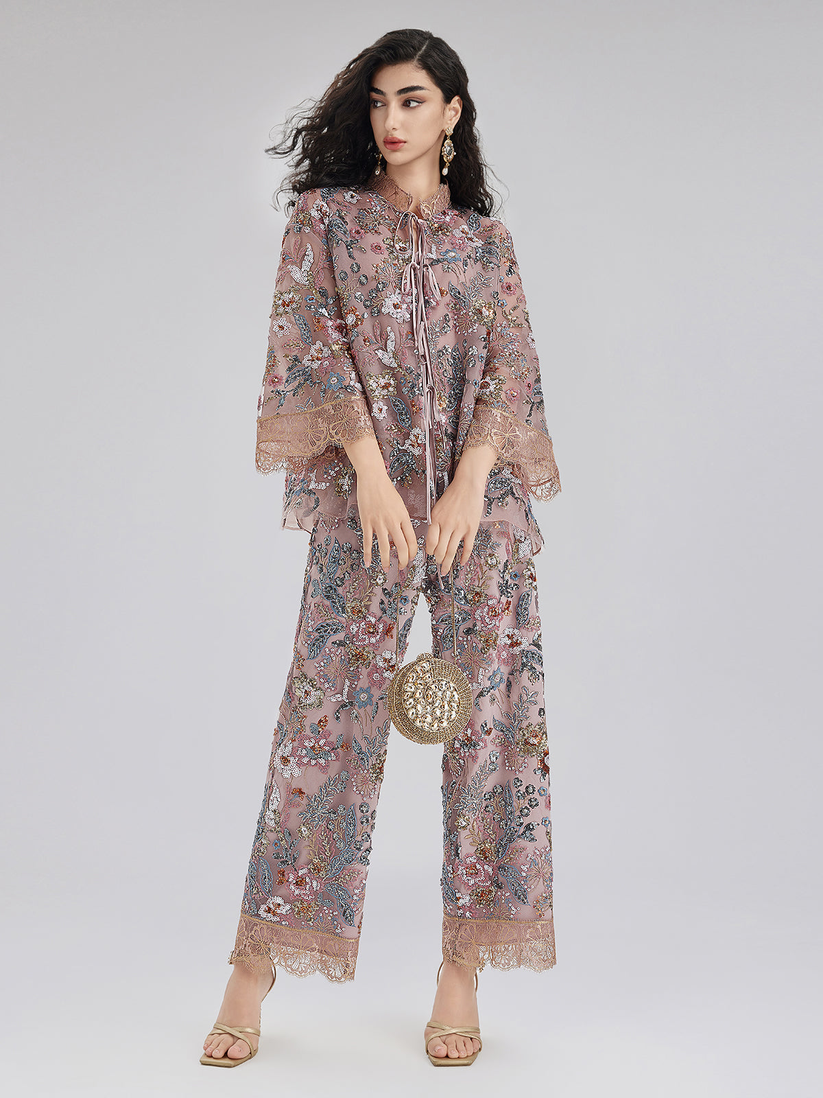 Çok Renkli Pullu Nakışlı Bluz