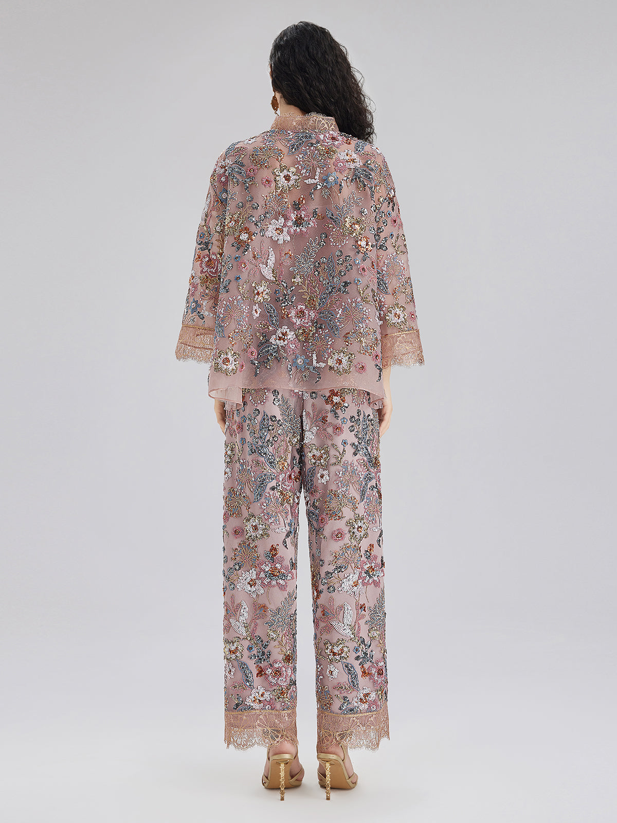 Çok Renkli Pullu Nakışlı Bluz