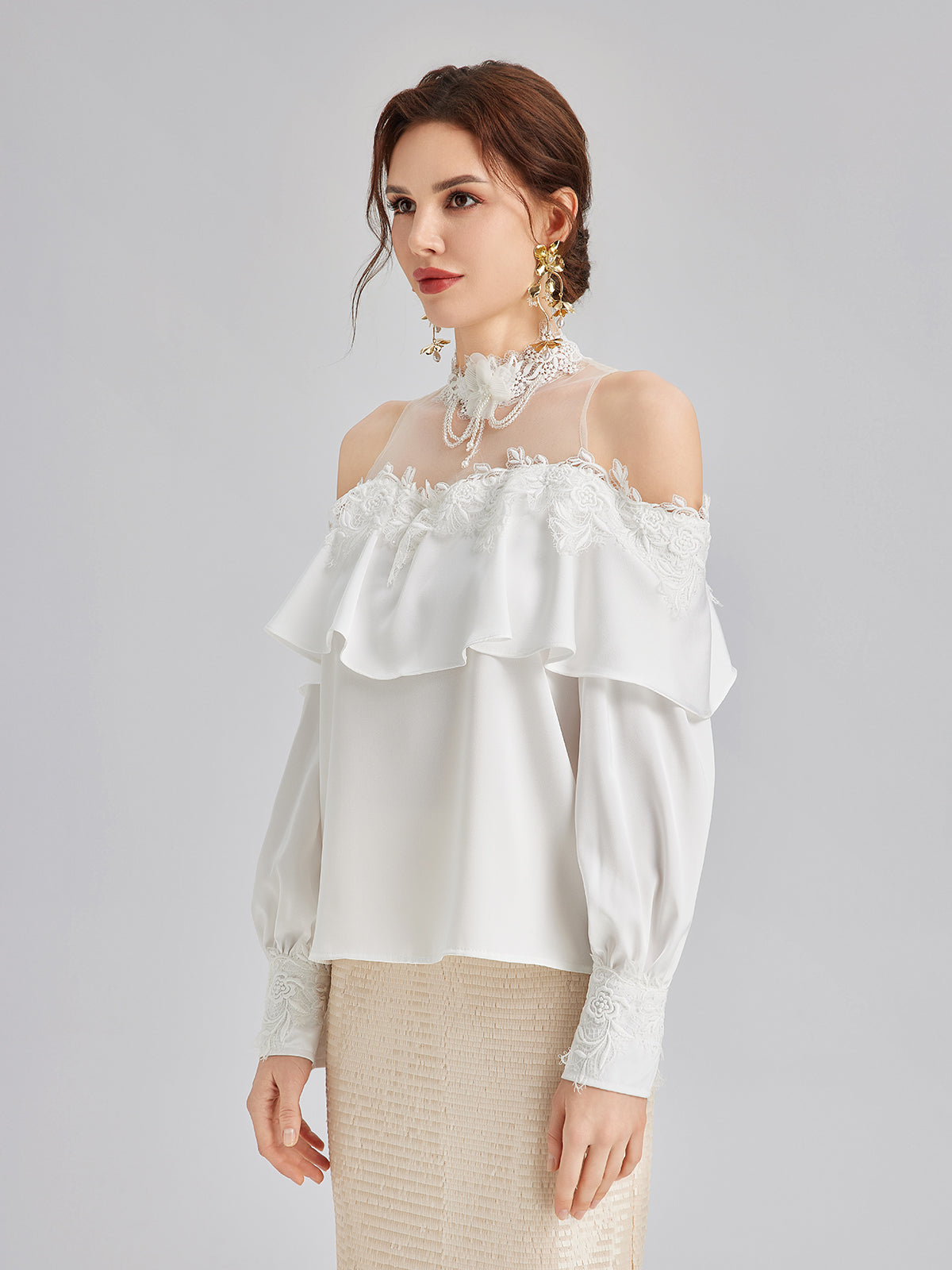 Omzu Açık Fırfırlı Dantel Tül Bluz