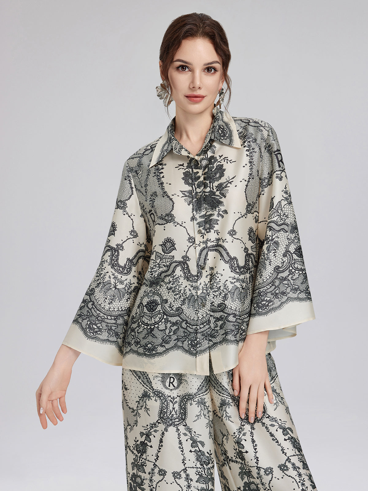 Siyah Kirpik Dantelli Gömlek Yaka Bluz