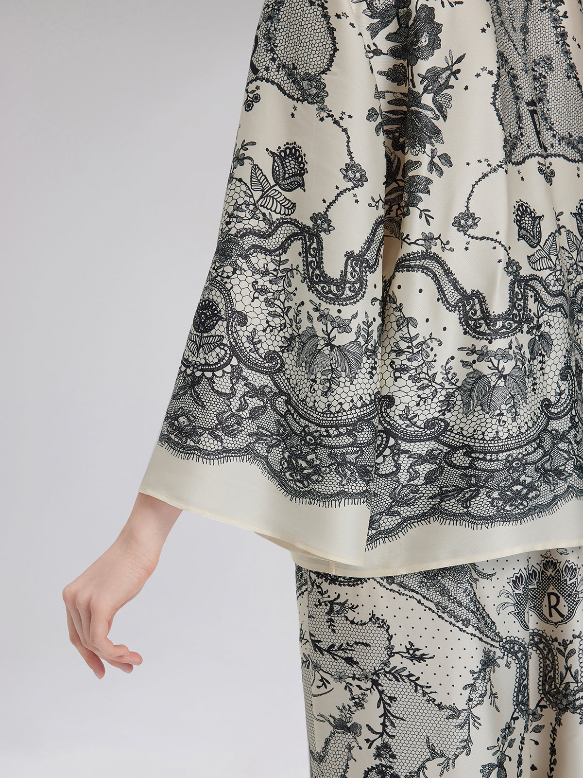 Siyah Kirpik Dantelli Gömlek Yaka Bluz