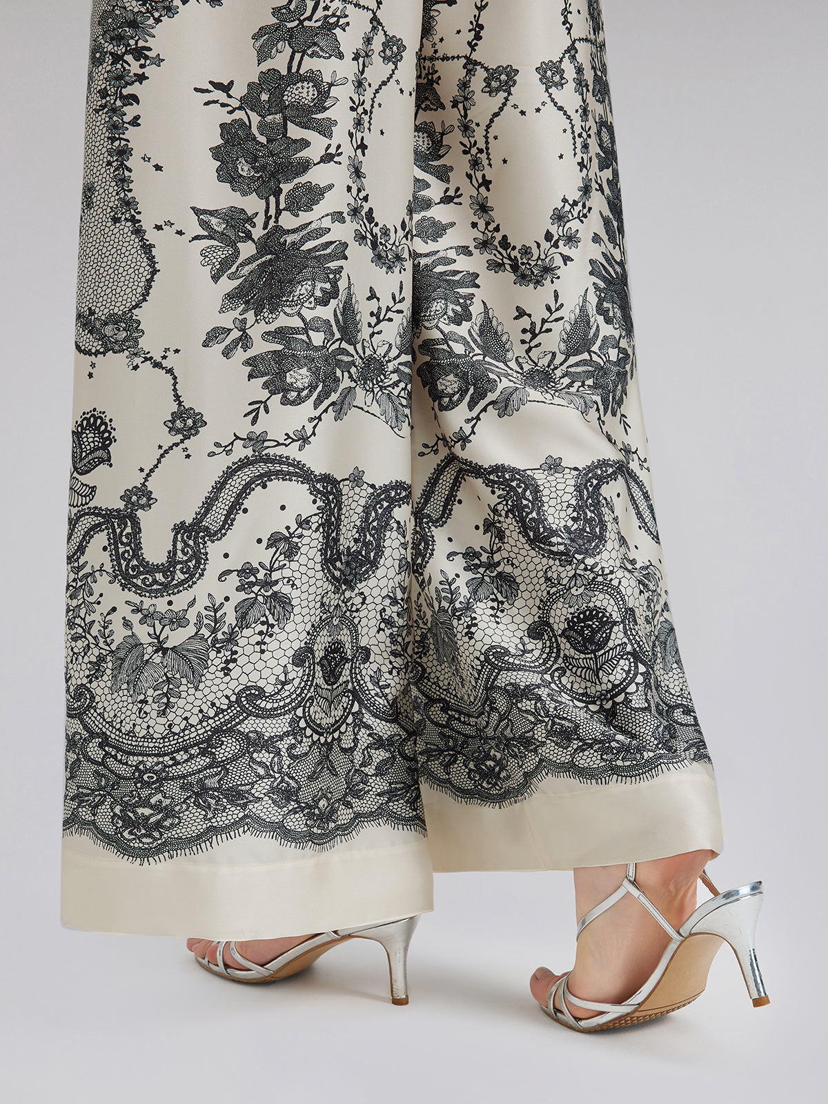 Siyah Kirpik Dantelli Rahat Pantolon