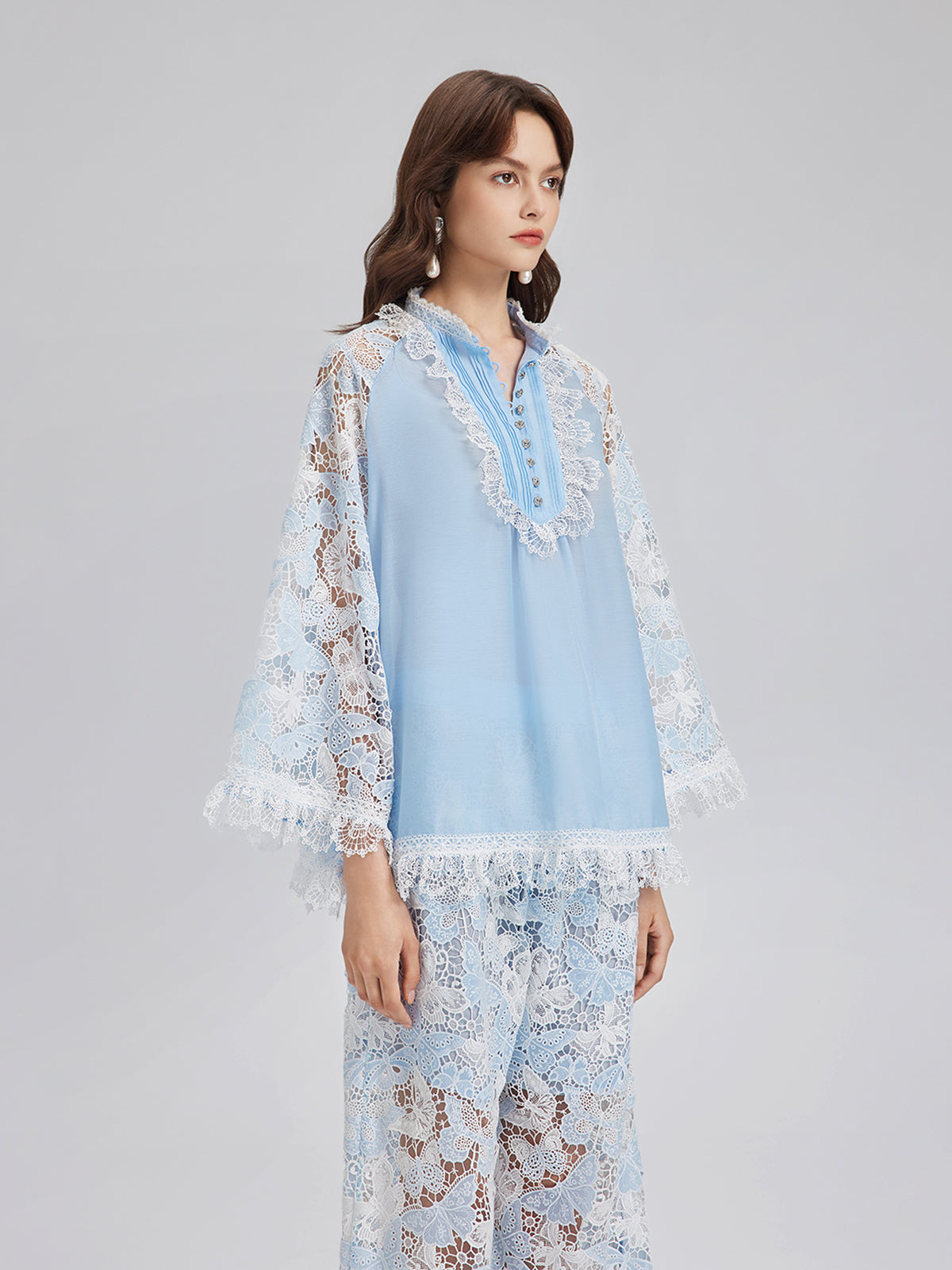 İki Renkli Dantelli Barok Kelebekli Bluz