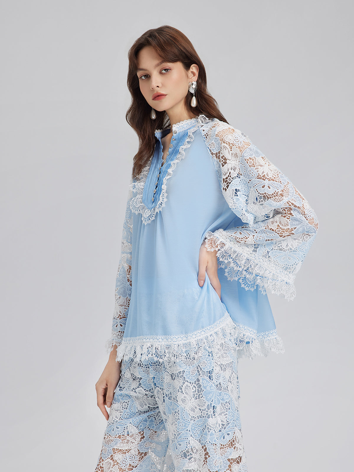 İki Renkli Dantelli Barok Kelebekli Bluz