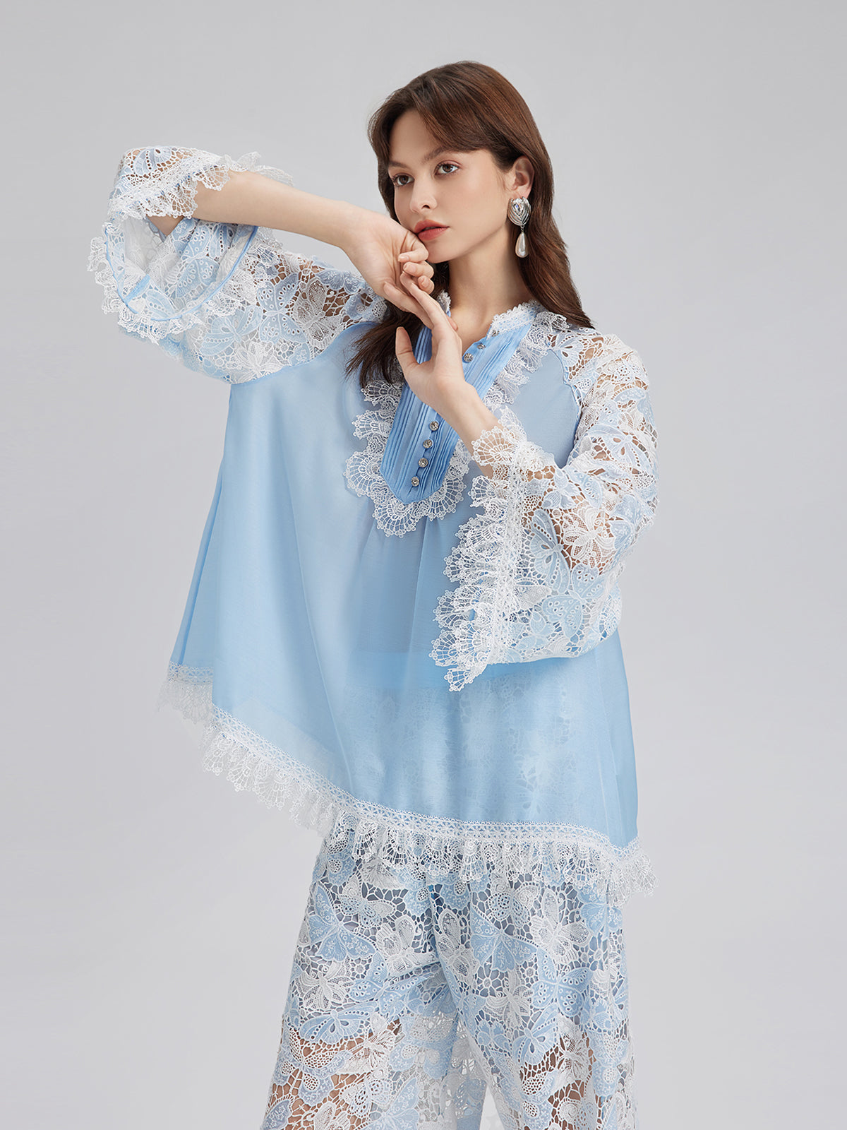 İki Renkli Dantelli Barok Kelebekli Bluz