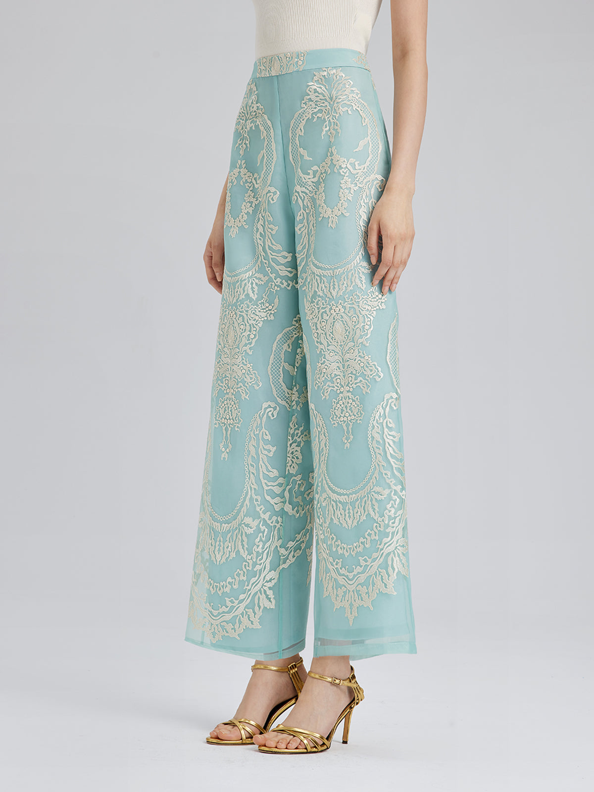 Organze Nakışlı Nane Yeşili Kısa Pantolon