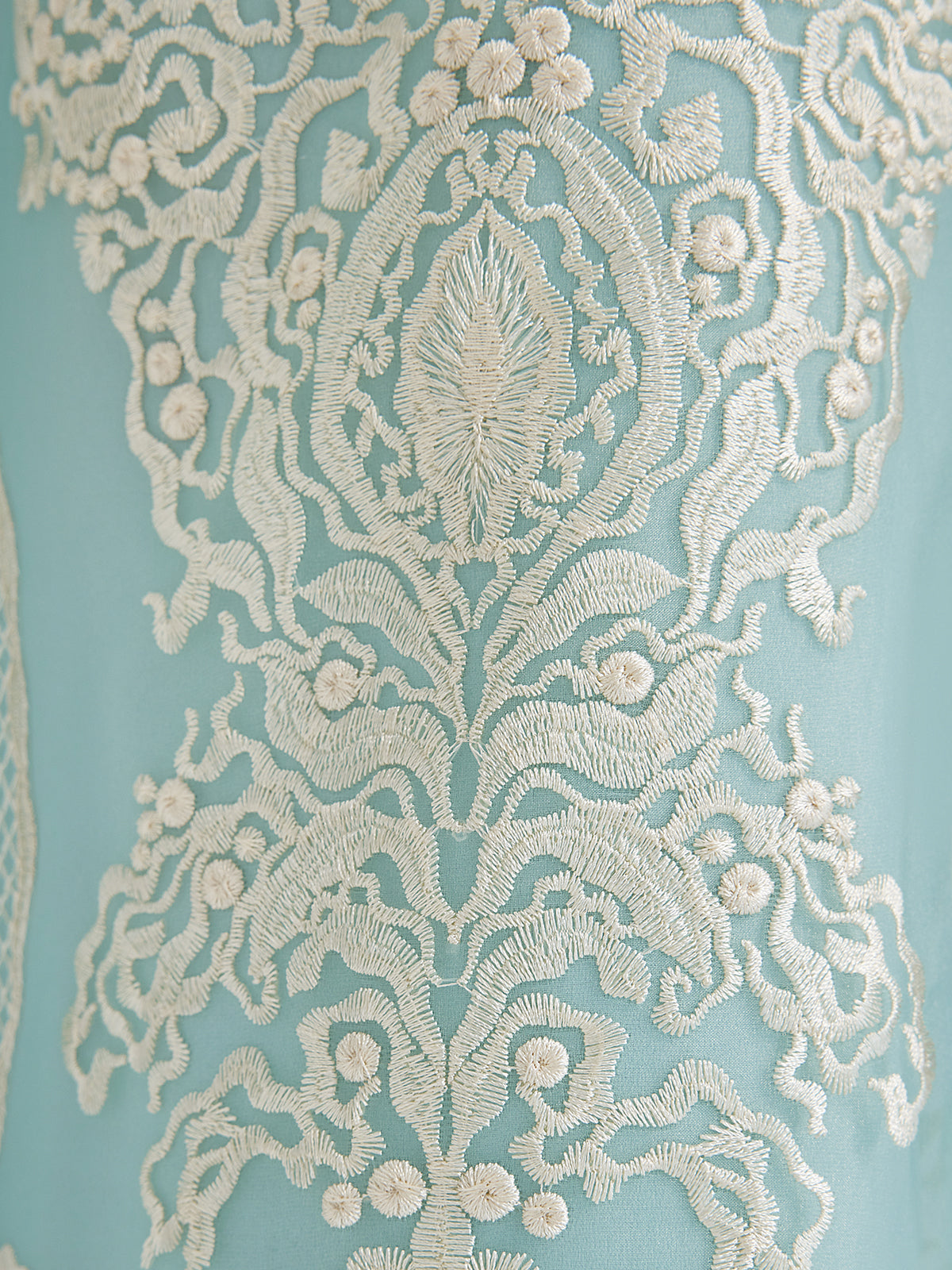 Organze Nakışlı Nane Yeşili Kısa Pantolon