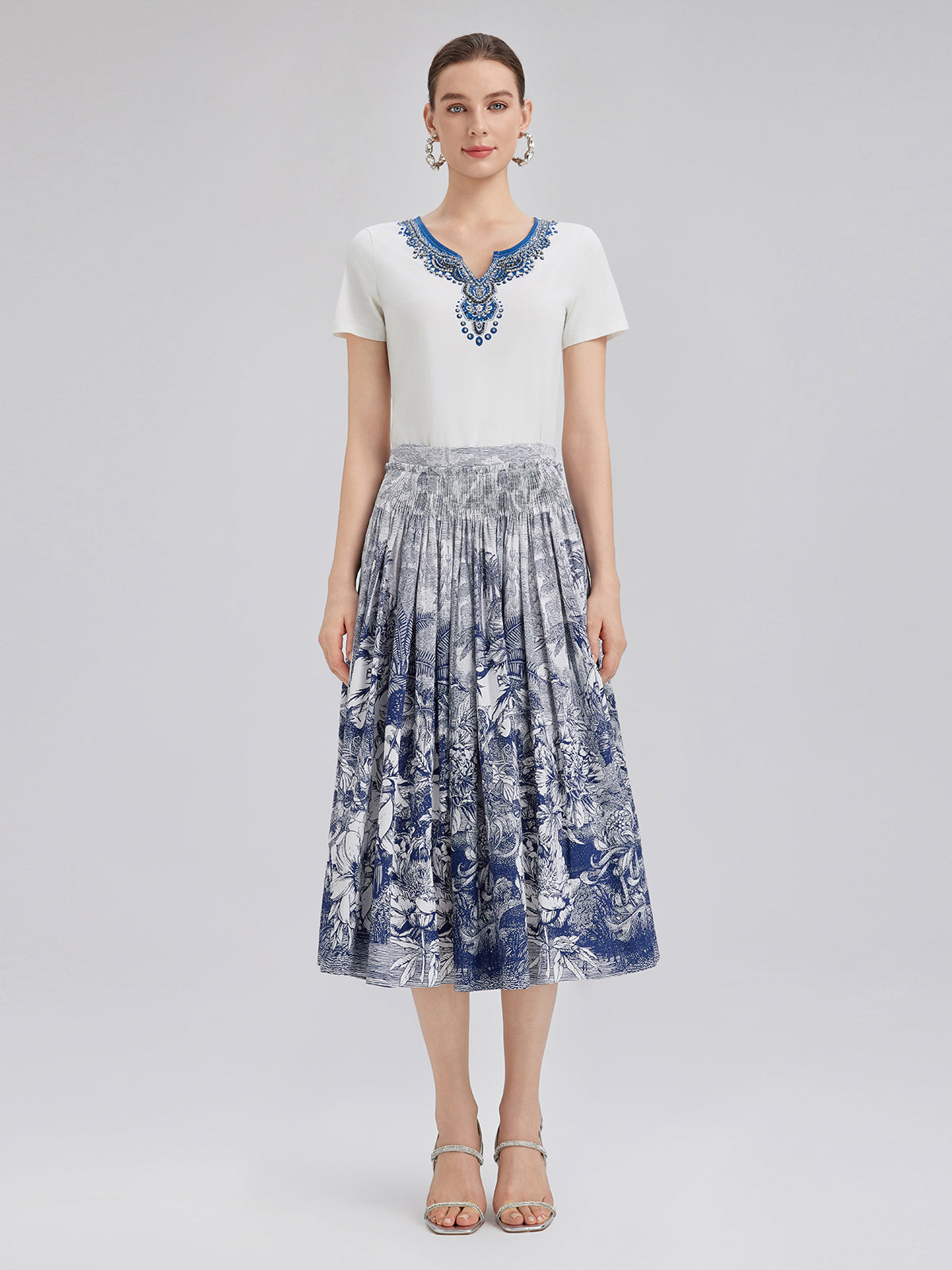 Pamuklu Desenli El İşlemeli Boncuklu Tişört