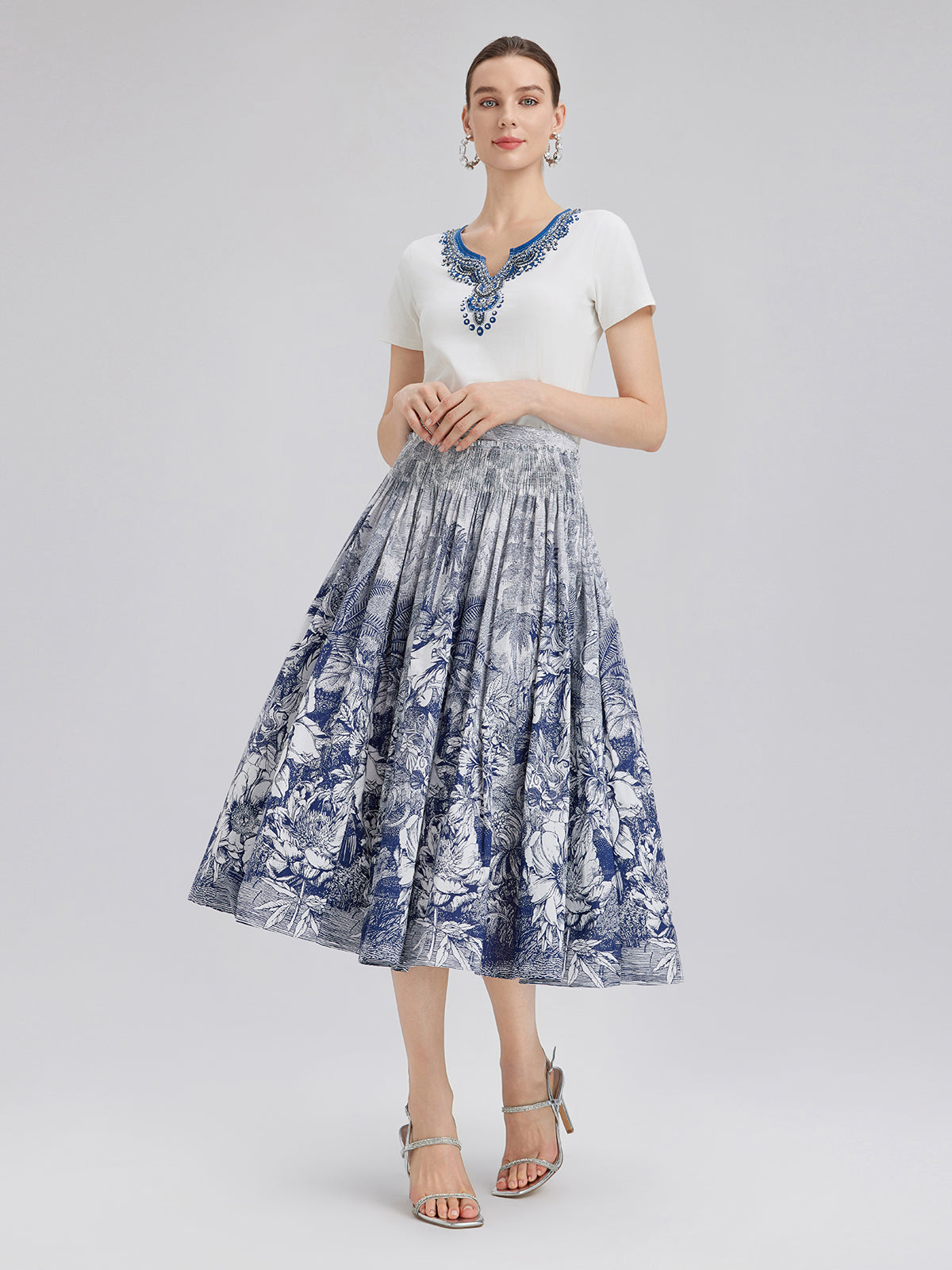 Pamuklu Desenli El İşlemeli Boncuklu Tişört