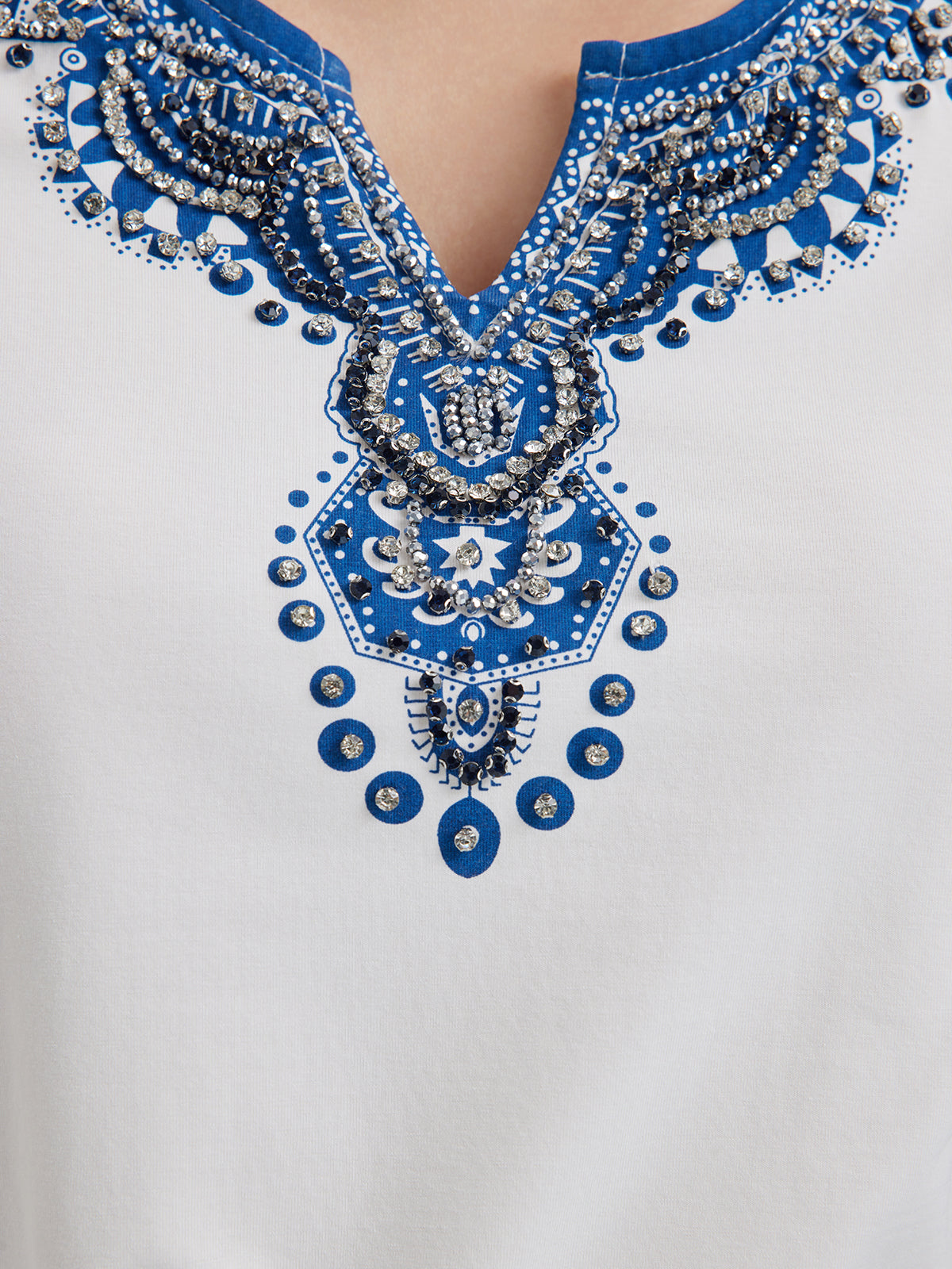 Pamuklu Desenli El İşlemeli Boncuklu Tişört