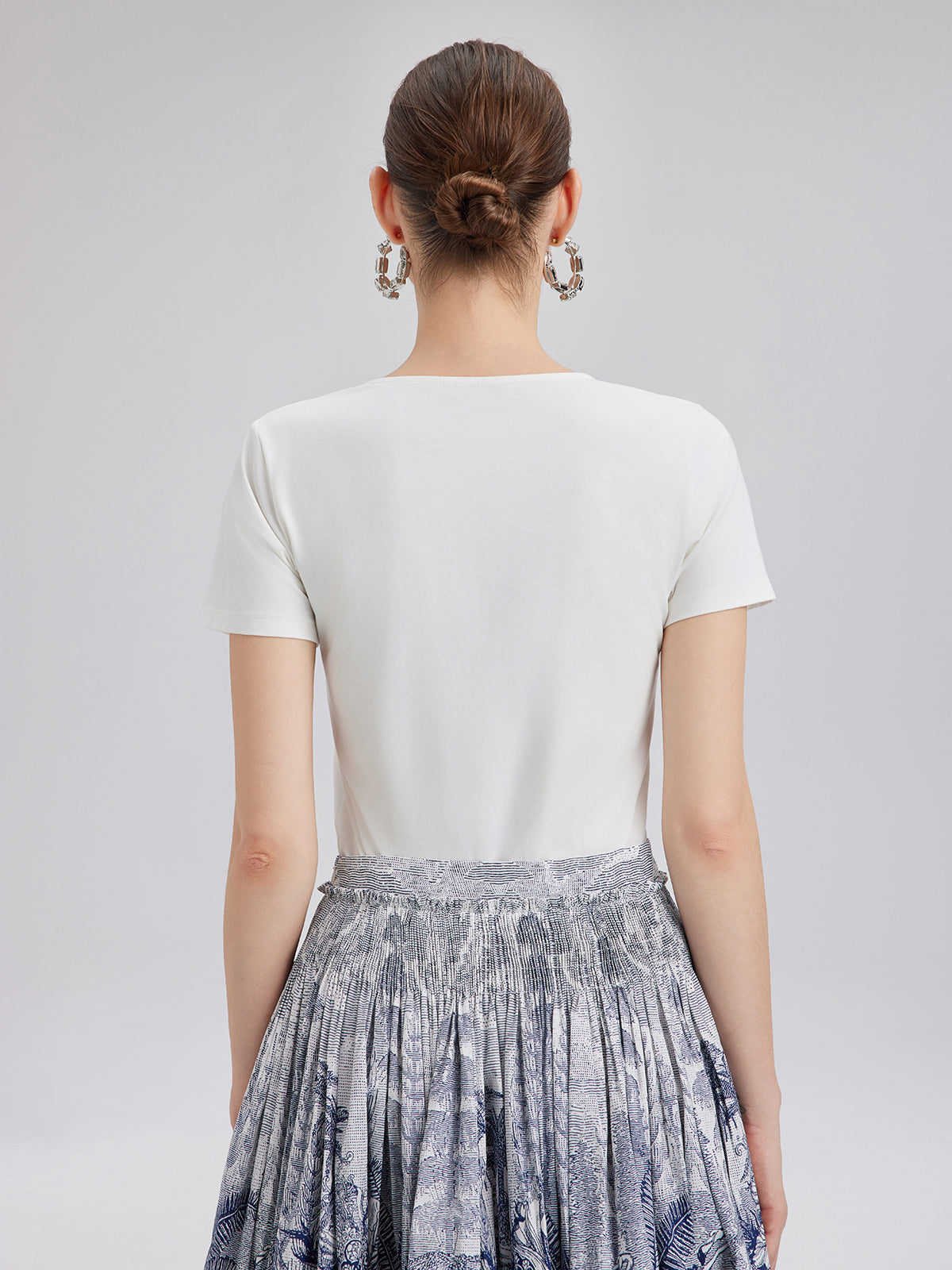 Pamuklu Desenli El İşlemeli Boncuklu Tişört