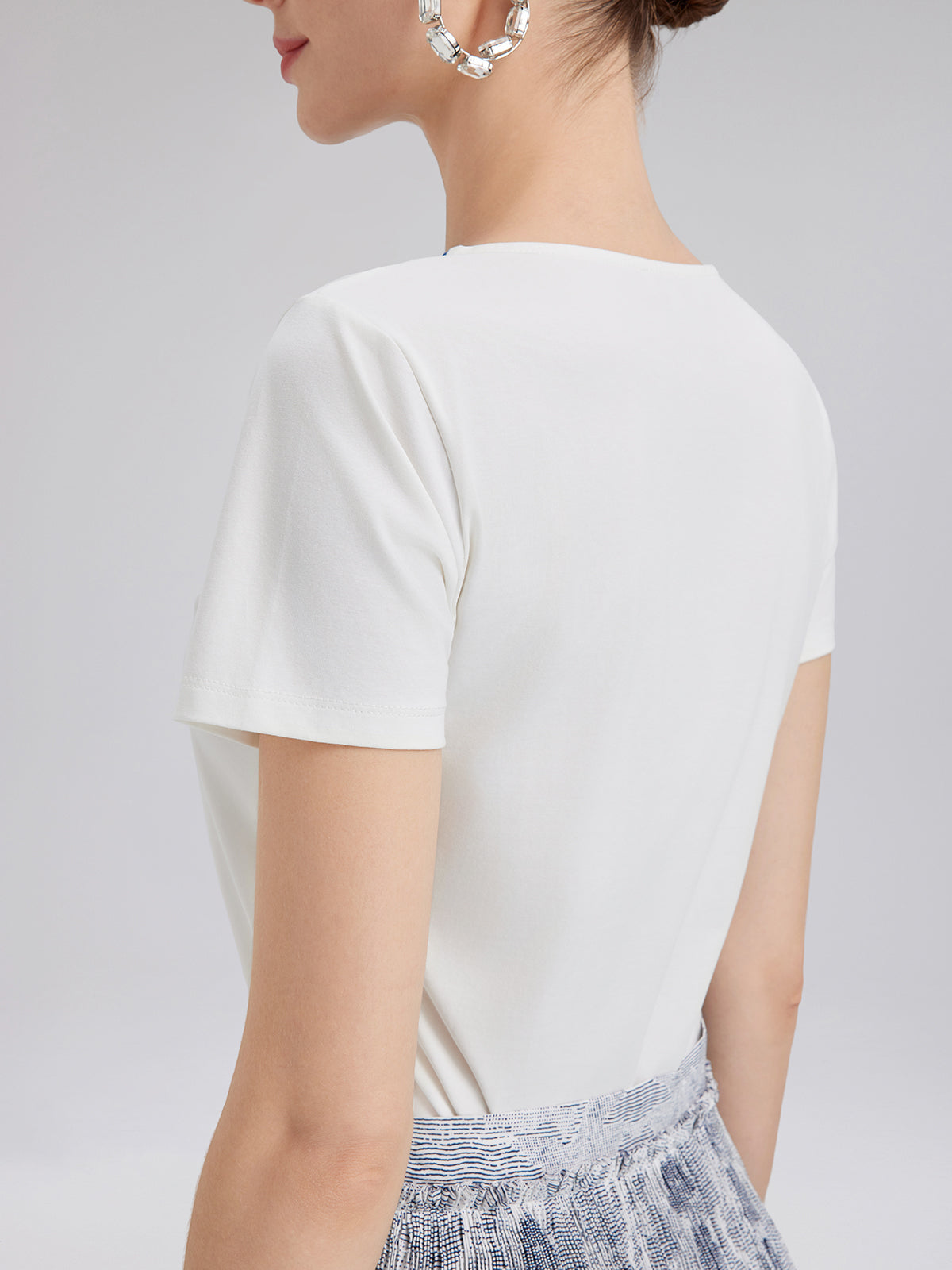 Pamuklu Desenli El İşlemeli Boncuklu Tişört