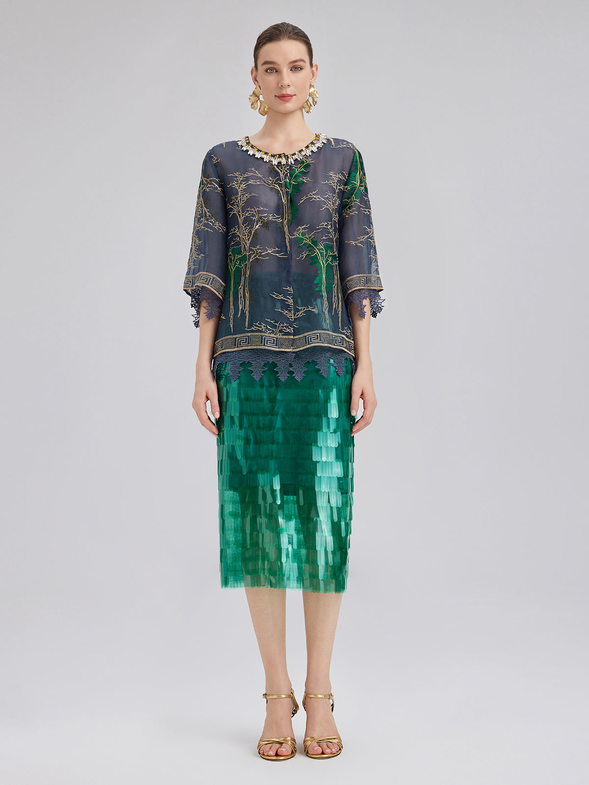 İpek Nakışlı Dantel Kenarlı Gömlek