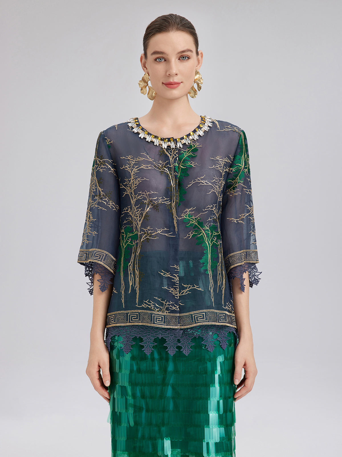 İpek Nakışlı Dantel Kenarlı Gömlek