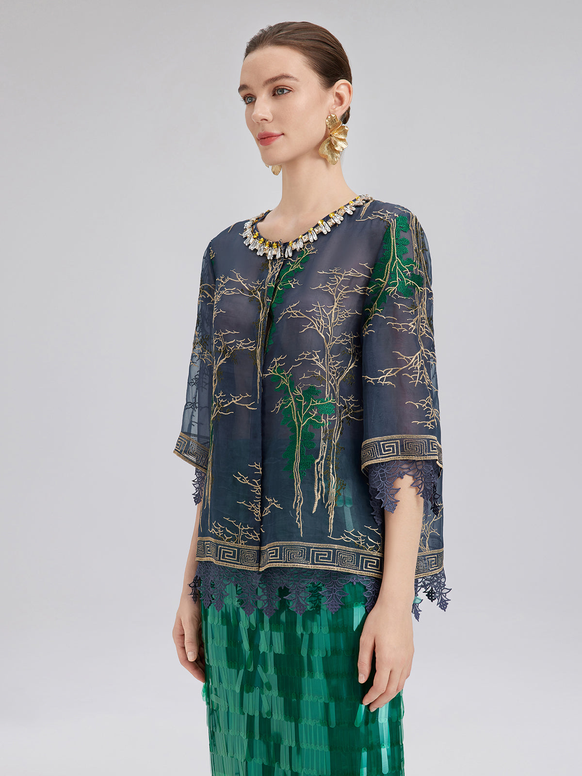 İpek Nakışlı Dantel Kenarlı Gömlek