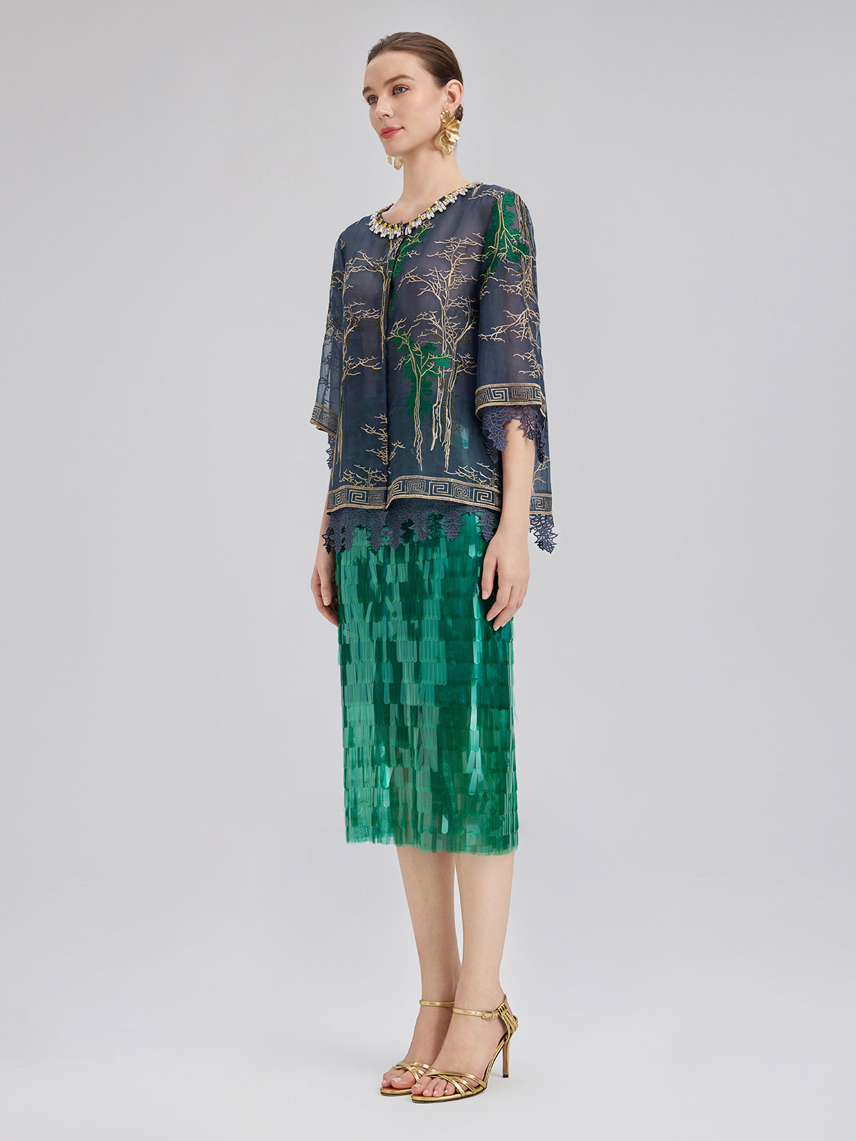 İpek Nakışlı Dantel Kenarlı Gömlek