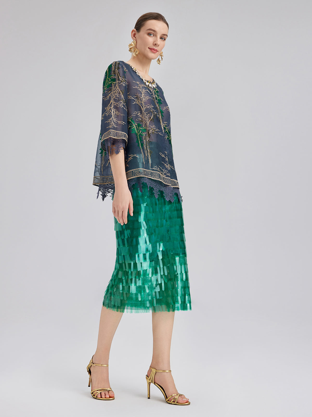 İpek Nakışlı Dantel Kenarlı Gömlek