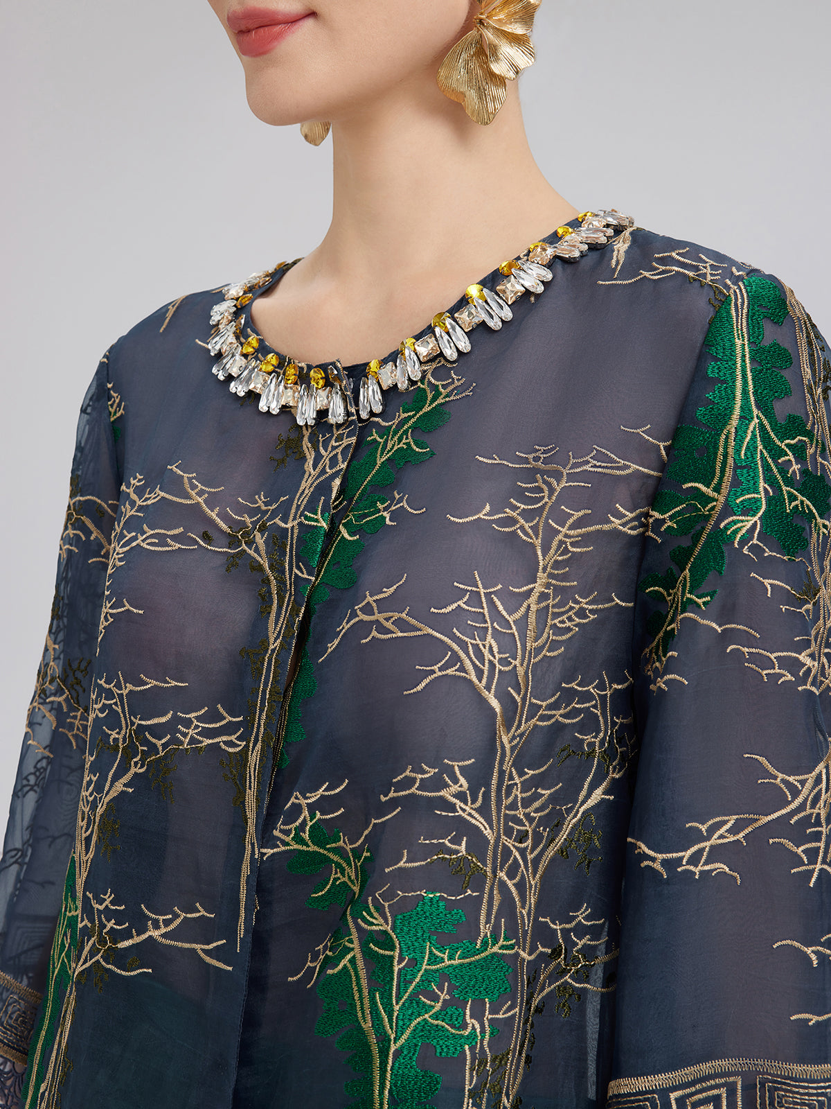 İpek Nakışlı Dantel Kenarlı Gömlek