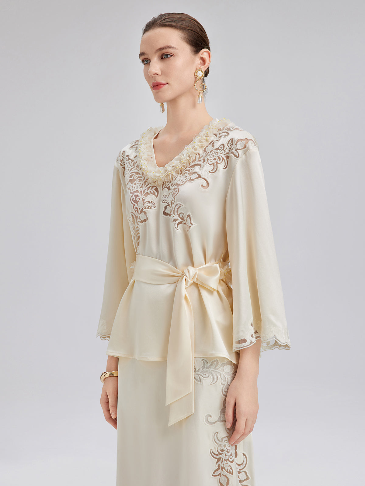 Nakışlı Pencereli Minimalist Uzun Kollu Bluz