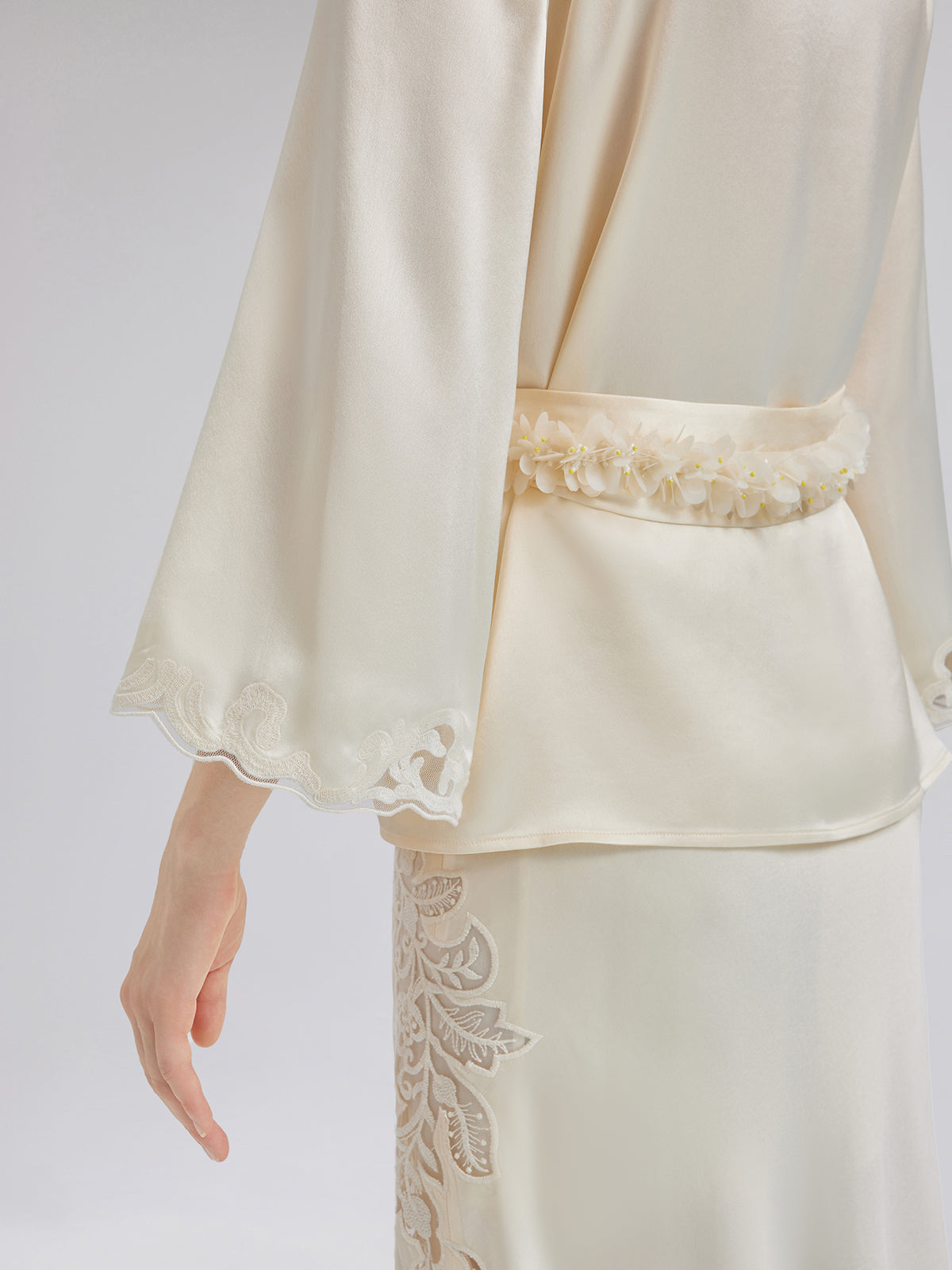 Nakışlı Pencereli Minimalist Uzun Kollu Bluz