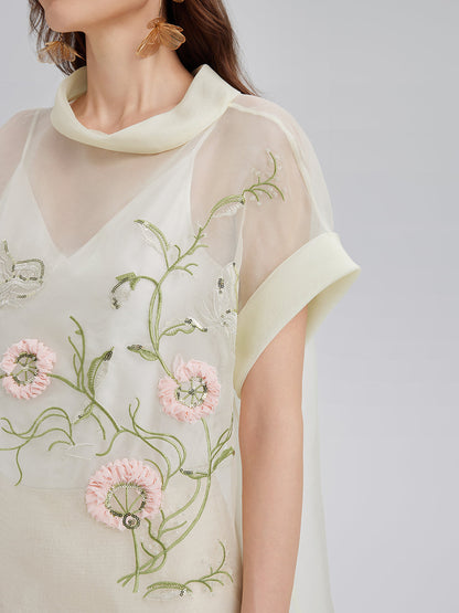 İpek 3 Boyutlu Pullu Nakışlı Kısa Kollu Bluz