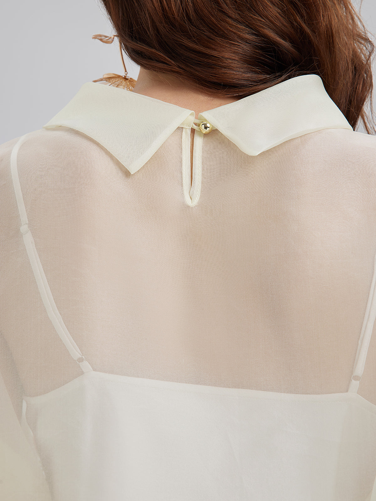 İpek 3 Boyutlu Pullu Nakışlı Kısa Kollu Bluz