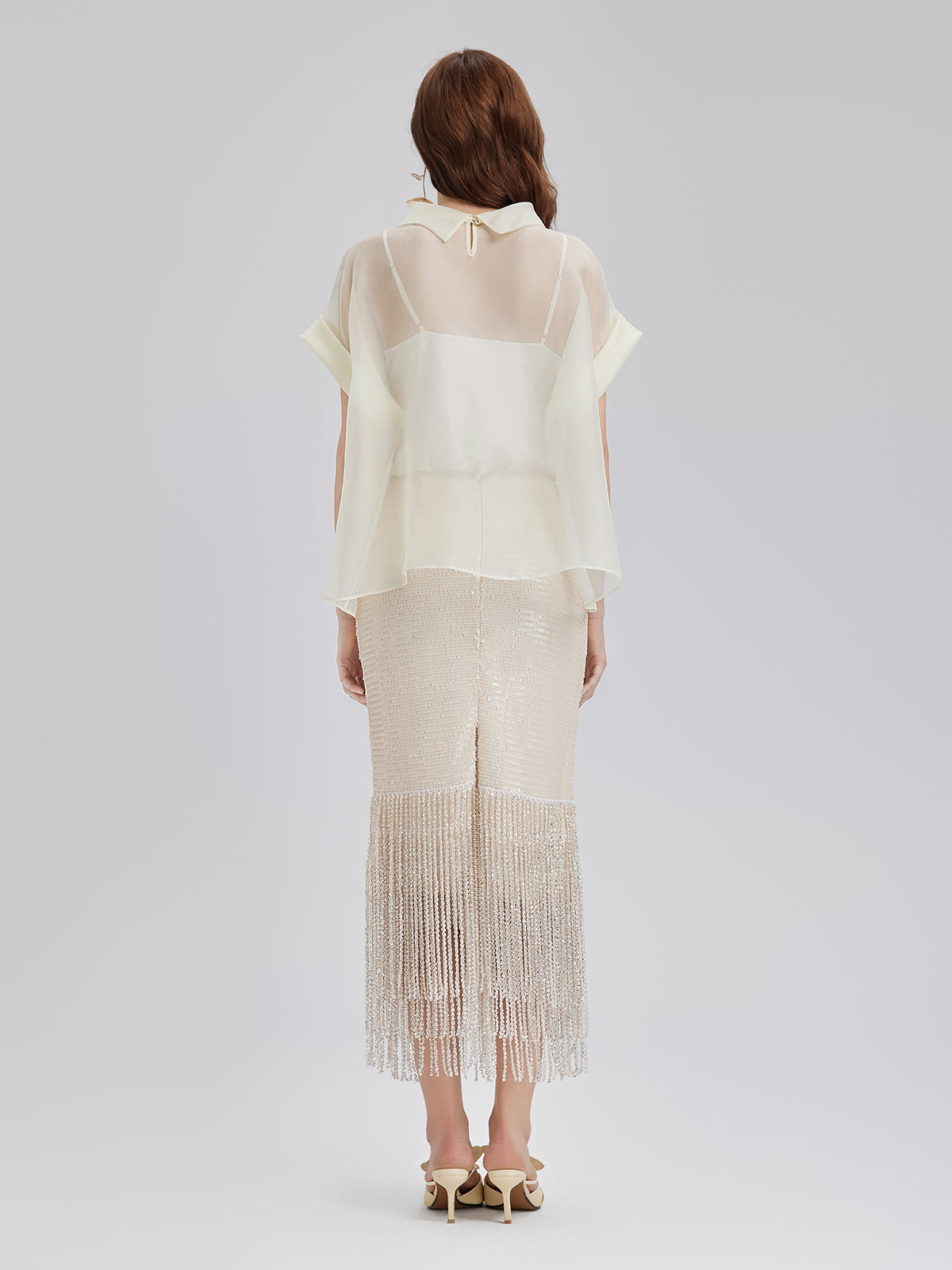 İpek 3 Boyutlu Pullu Nakışlı Kısa Kollu Bluz