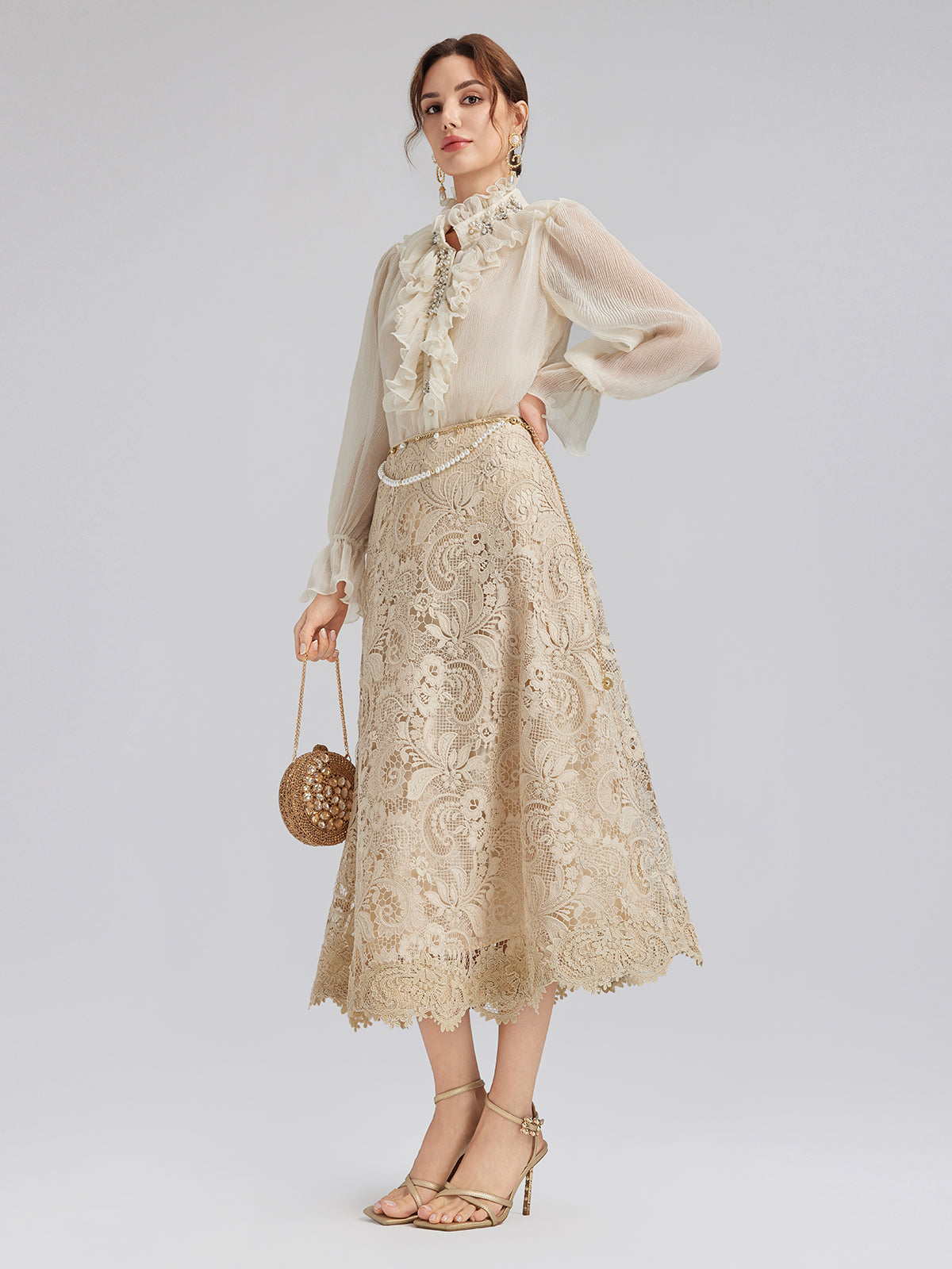 Fırfırlı Hakim Yaka Boncuklu Gömlek