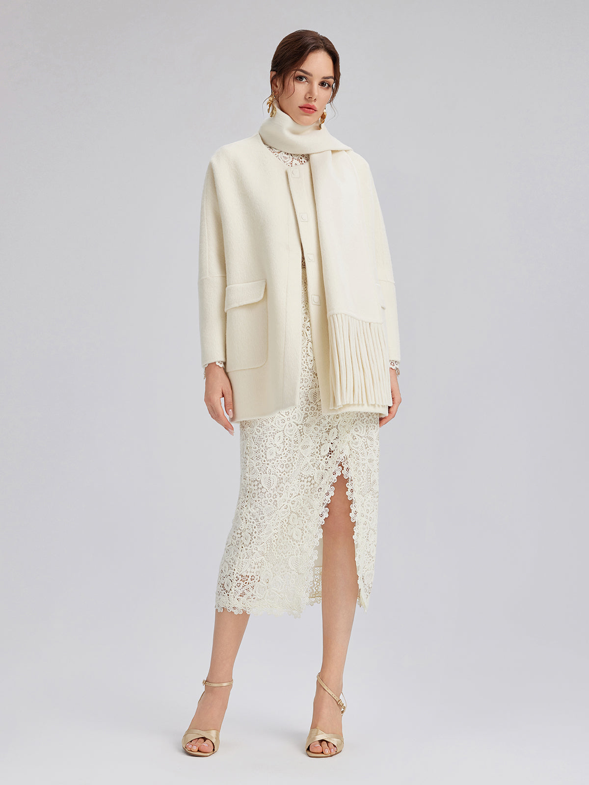 Yoğun Nakışlı Dantel İncili Bluz