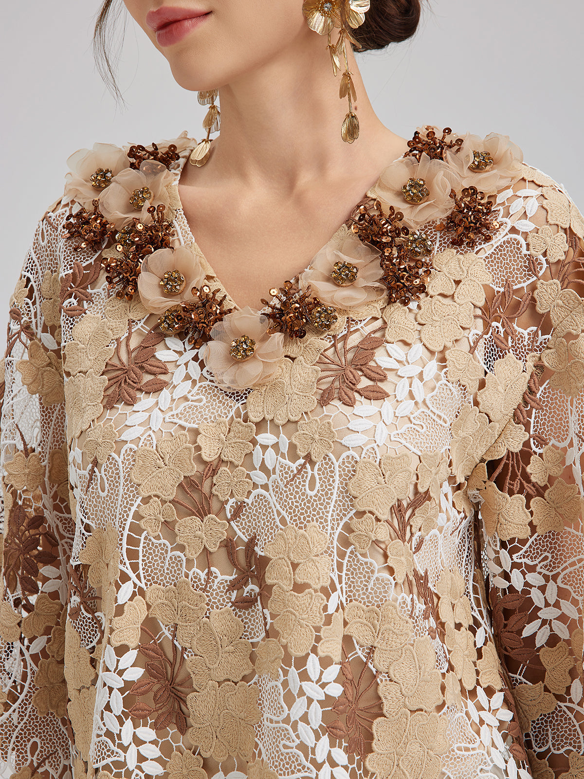 Taşlı Nakışlı Çiçekli Dantel V Yaka Bluz