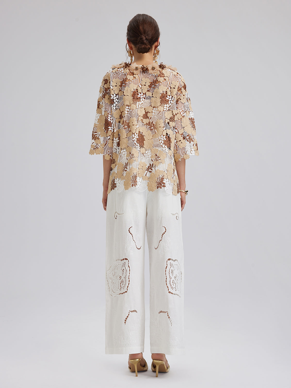 Taşlı Nakışlı Çiçekli Dantel V Yaka Bluz