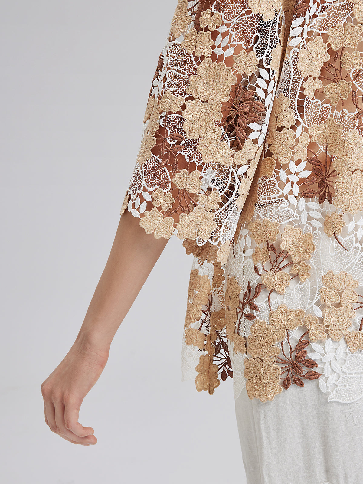 Taşlı Nakışlı Çiçekli Dantel V Yaka Bluz