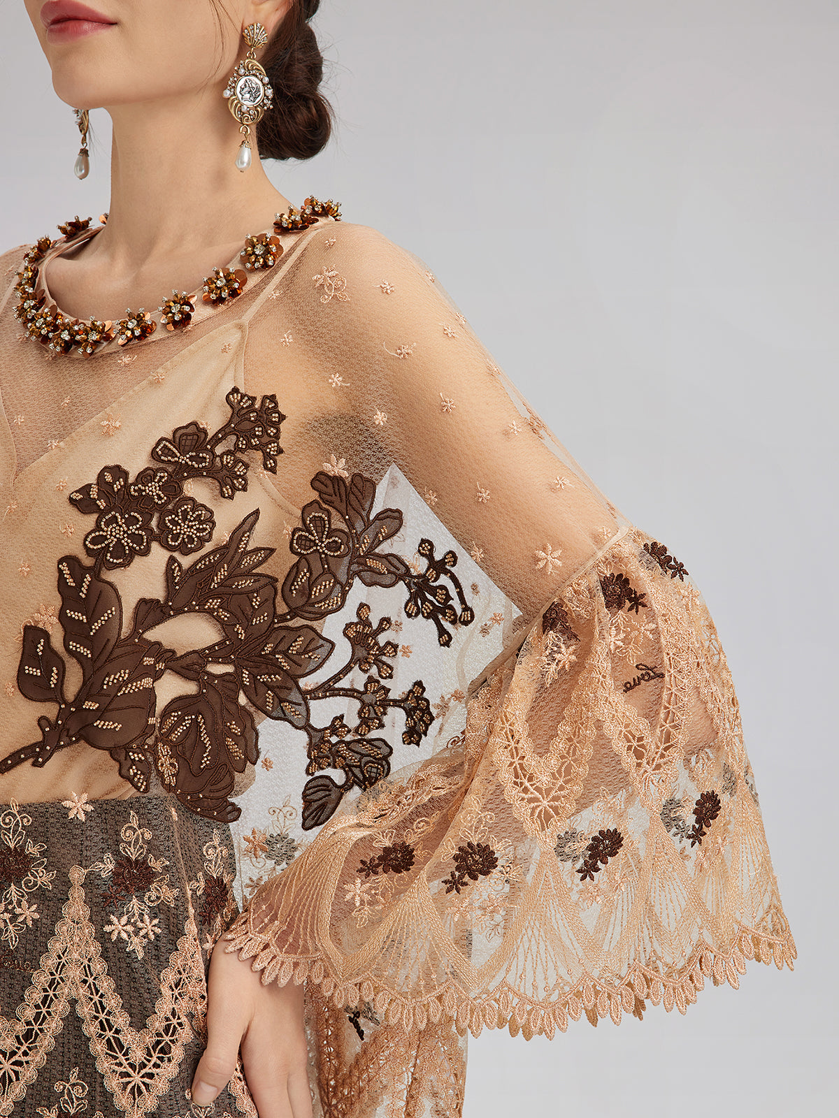 El İşlemesi Pullu Nakışlı Çiçekli Dantel Bluz