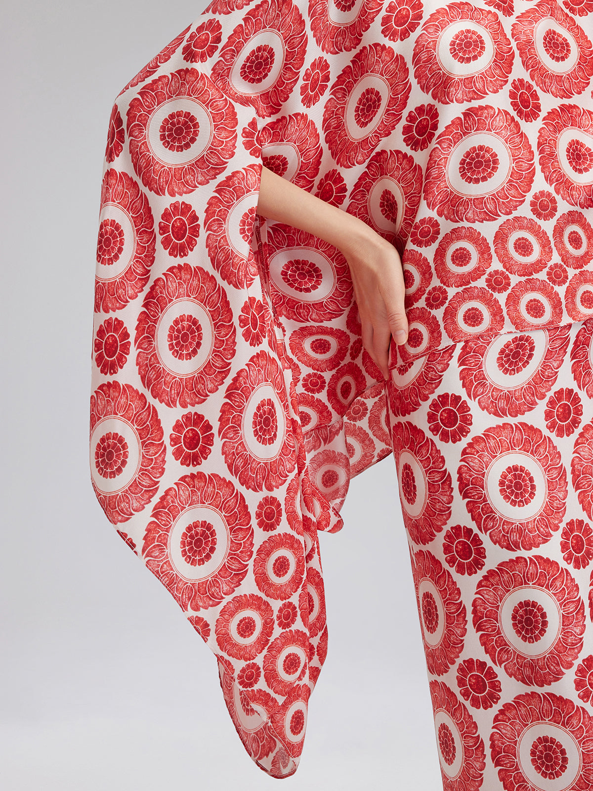 İpek Desenli Vintage Pelerinli Kazak