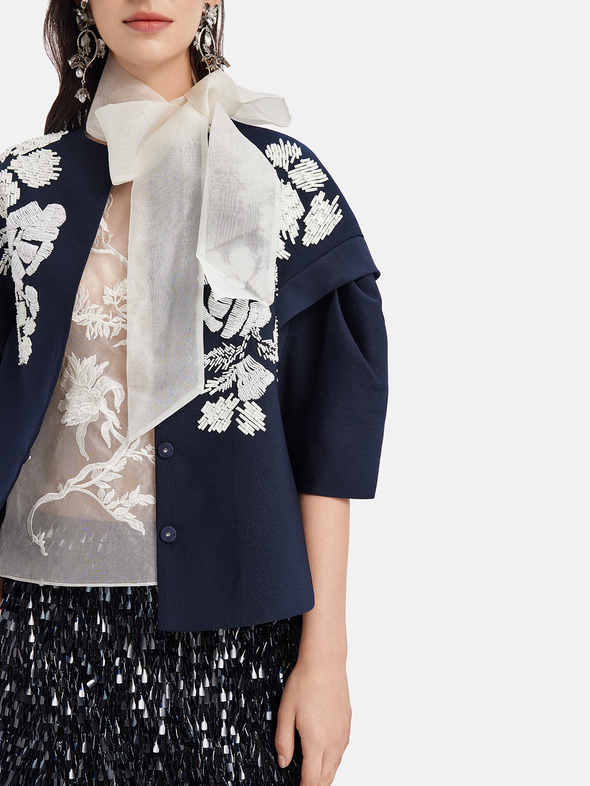 El İşlemeli Boncuklu Kısa Ceket