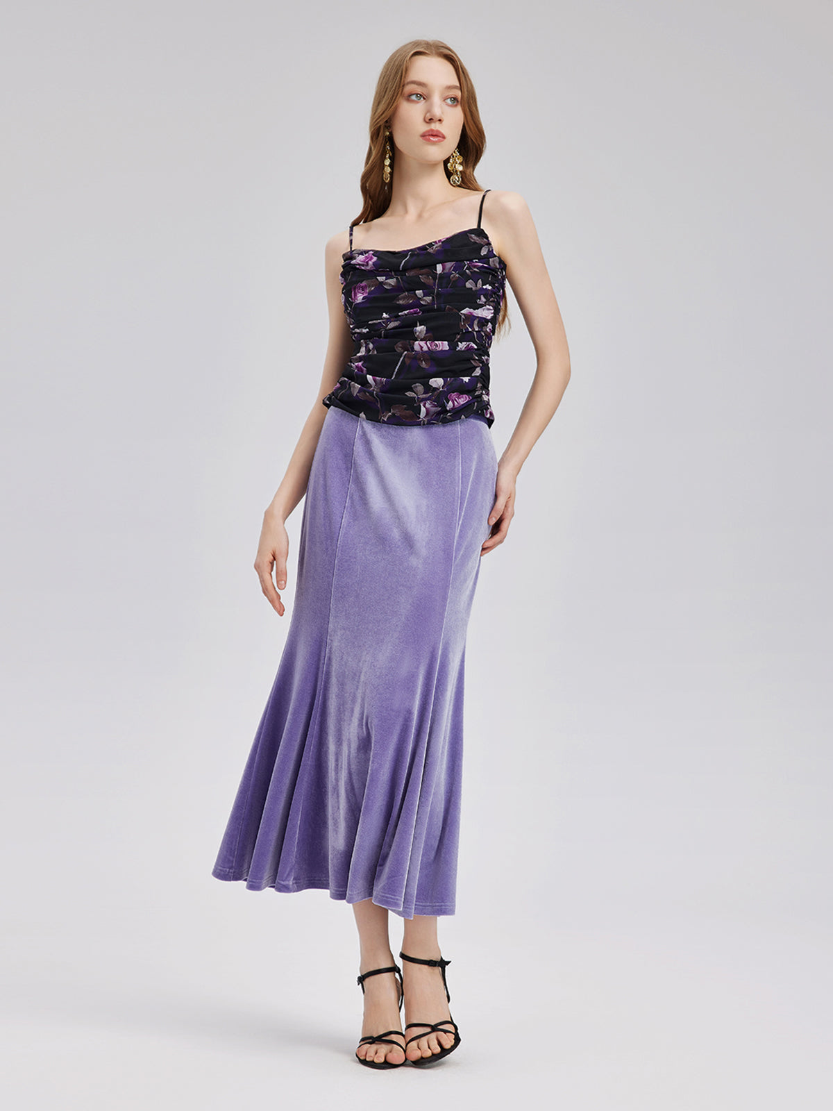 Gül Desenli Büzgülü Askılı Bluz