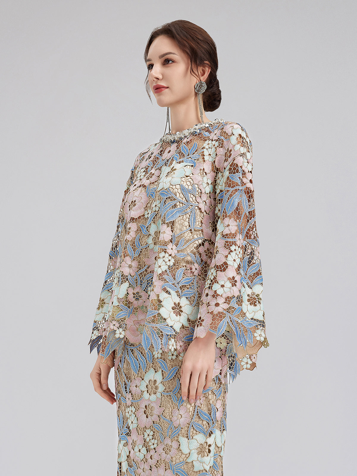 Özel Güpür Dantel Çiçekli Bluz