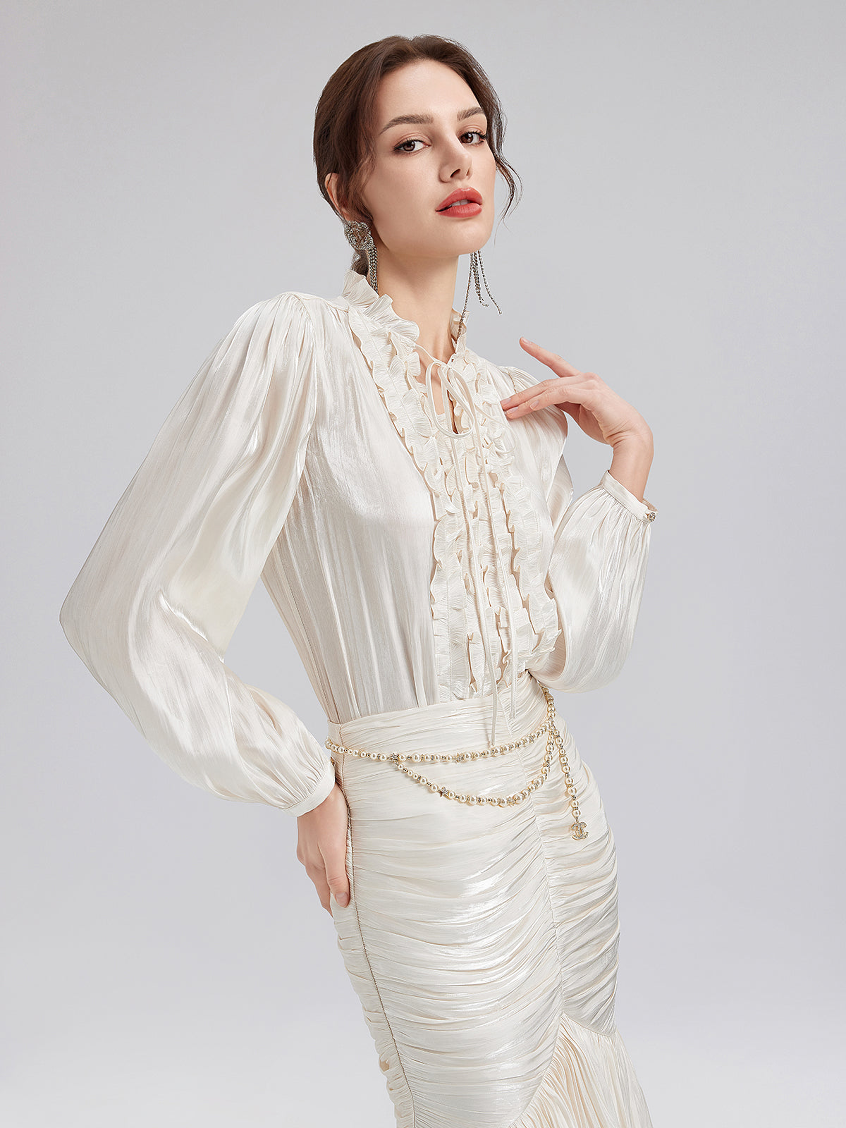 Romantik Ada Temalı Saten Bluz