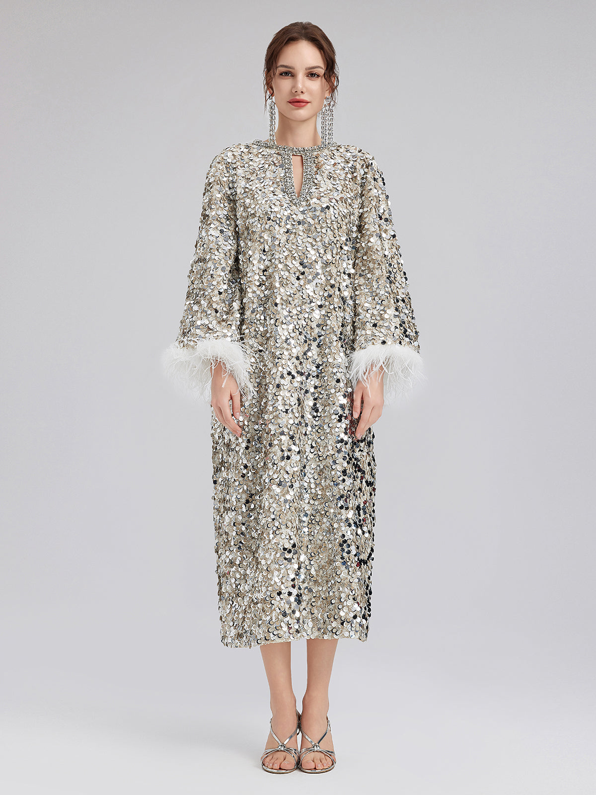 Göz Alıcı Pullu Tüy Kollu Elbise