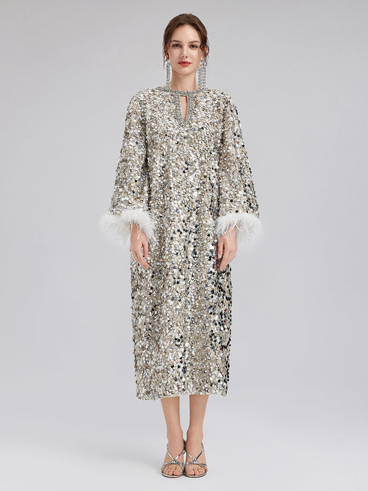 Göz Alıcı Pullu Tüy Kollu Elbise